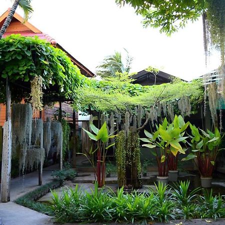60 Blue House Otel Chiang Mai Dış mekan fotoğraf
