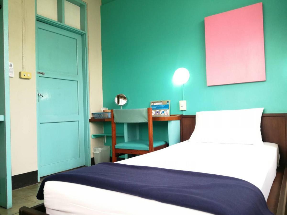 60 Blue House Otel Chiang Mai Dış mekan fotoğraf