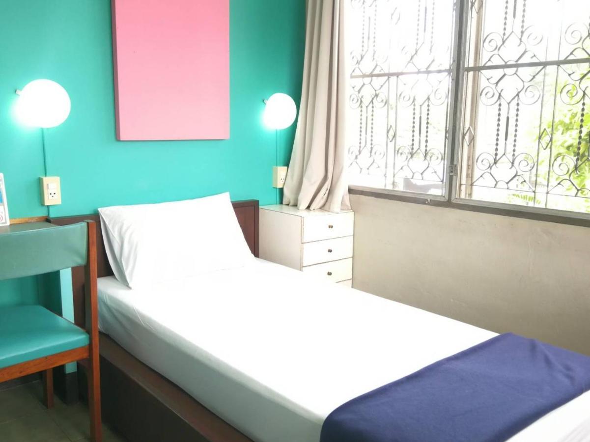 60 Blue House Otel Chiang Mai Dış mekan fotoğraf