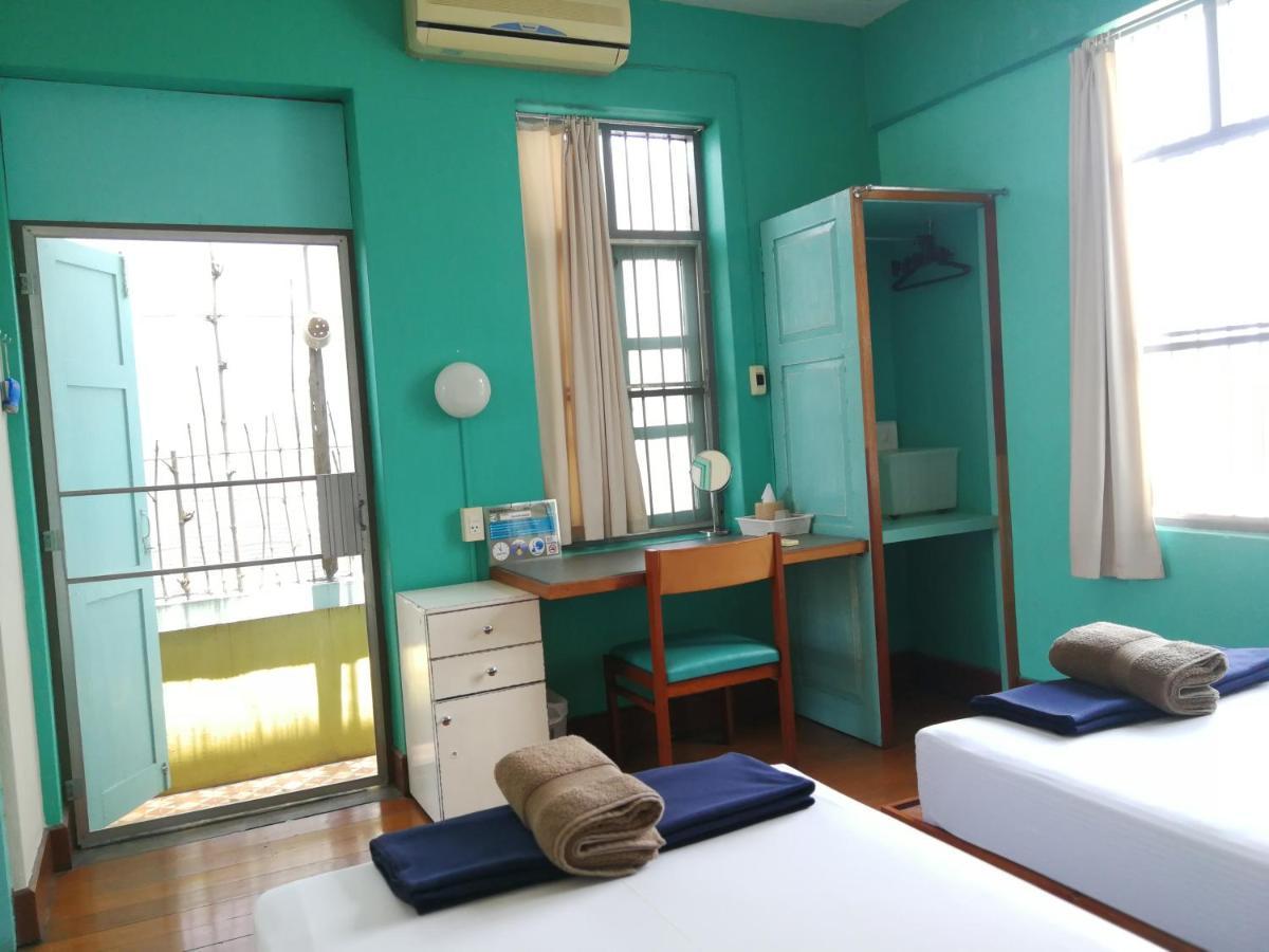 60 Blue House Otel Chiang Mai Dış mekan fotoğraf